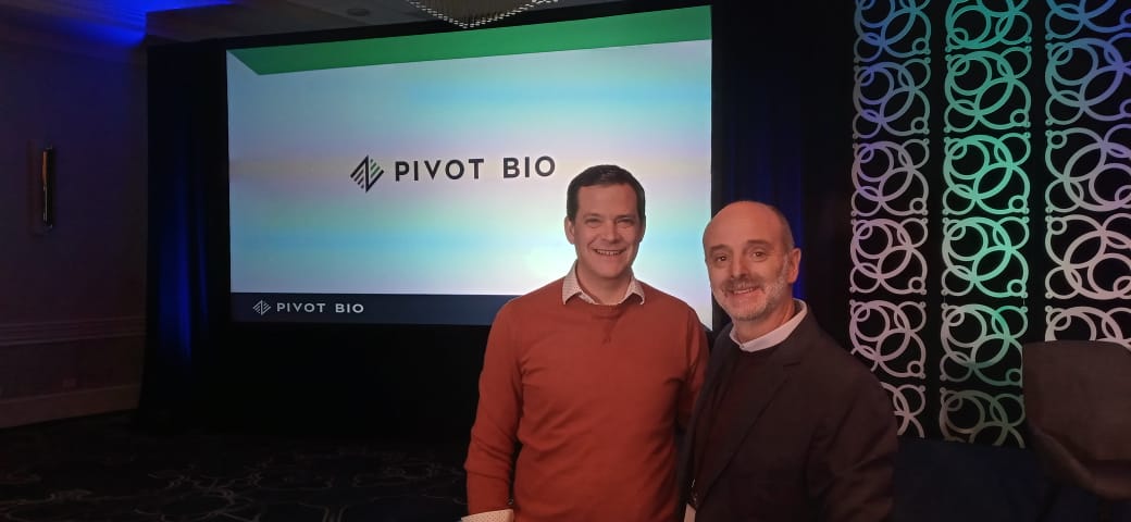 Dr. Karsten Temme. CEO and co-founder PIVOT-BIO Berkeley, CA, US y el Dr. Leonardo Curatti